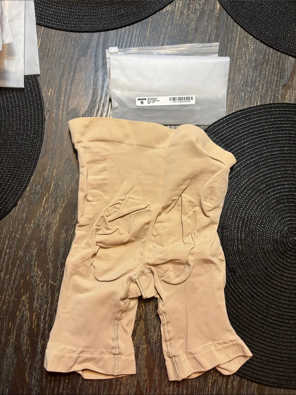 SKIMS seamless sculpt mid thigh short clay small